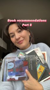 Hannah Al Rashid Instagram - Saya suka sekali membaca cerpen 🥹 Selalu kagum sama penulis yang bisa cerita begitu banyak dengan tulisan pendek saja. Buku terakhir sungguh terlove, rekomendasi dari kak @rizariri 💕📚 Suatu hari mau cari yang versi bahasa Indonesia.. #bookrecommendations #rekomendasibuku #books #reading #worldbookday #rekomendasibukuhannah