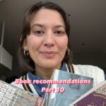 Hannah Al Rashid Instagram - Keliling dunia lewat baca buku 🌍 📚 💕 Rekomendasi kali ini adalah buku yang akan membawa kalian ke tempat baru lewat cerita orang setempat. Kalau belum ada rejeki kesana, ya minimal bisa rasakan dan pahami sedikit perspektif mereka di kampung halaman melalui buku. Yang terakhir adalah buku non-fiksi yang sangat menarik untuk dibaca…Semoga bermanfaat! #rekomendasibuku #bookrecommendations #reading #books #rekomendasibukuhannah
