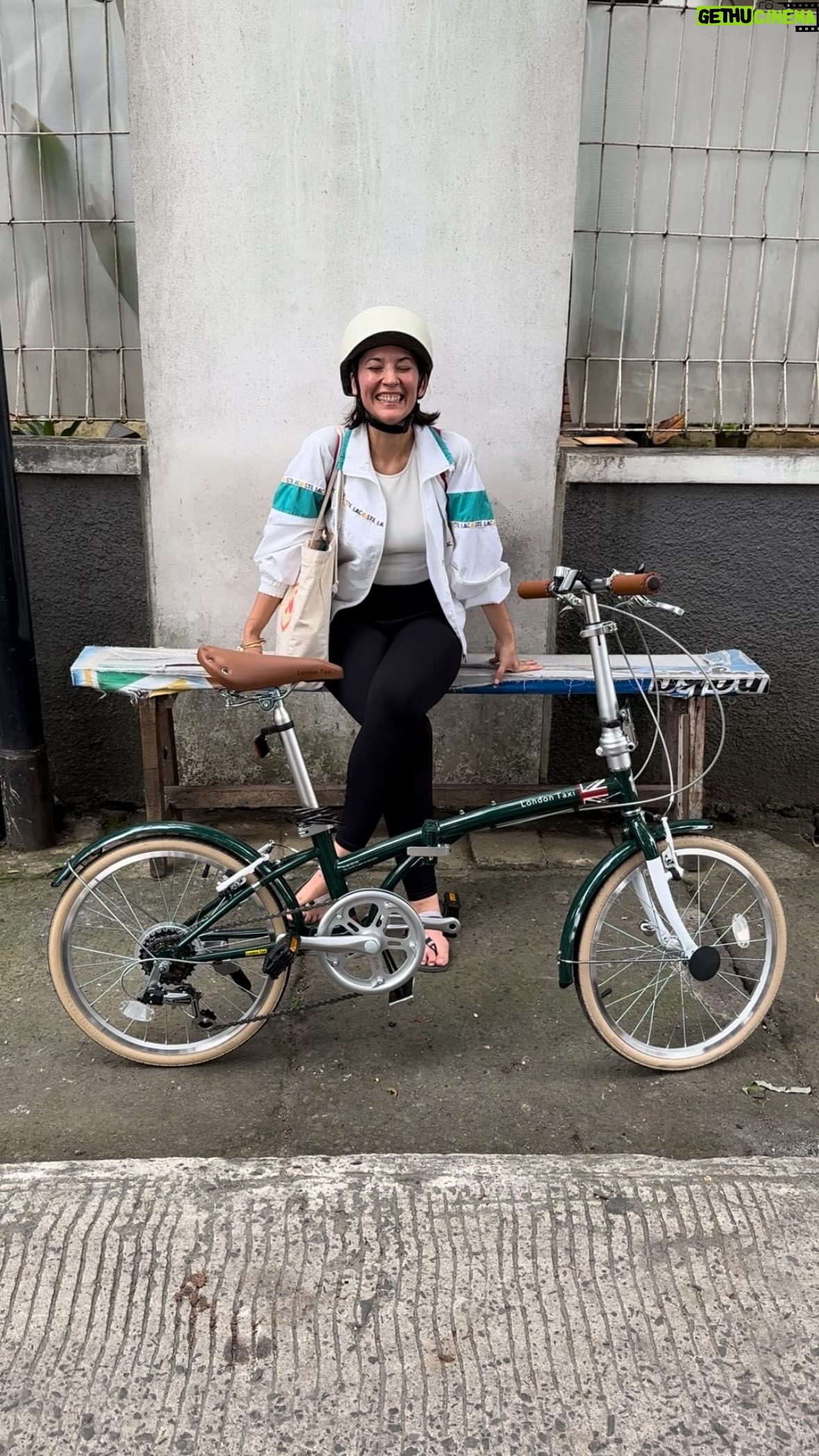 Hannah Al Rashid Instagram - Thank you @londontaxibikeid for the incredible Eid gift 🥹✨🫶🏼