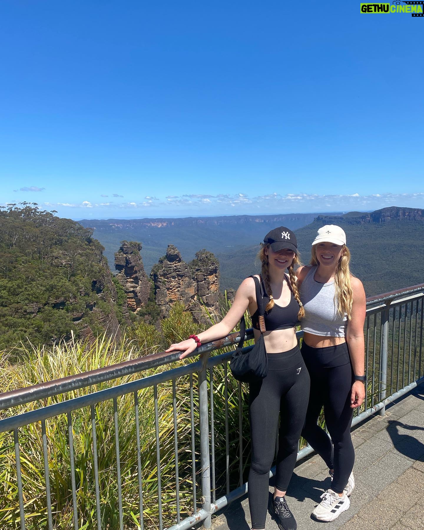 Hannah Dodd Instagram - “Ok… great!” Love you sis, love you syd 💫💛 x