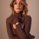 Hannah Dodd Instagram - “In 10 years time, I really hope I’m still doing this and still enjoy doing this. I want to get over my imposter syndrome and prove to myself that I deserve to be here. I think that’s the main goal: being here but a more confident version.” Covering our Winter 2022/23 issue, star of Enola Holmes 2 and Bridgerton season three @hannahfkdodd talks battling imposter syndrome, relinquishing control and “slowly” climbing the ranks to stardom 🌹 Pre-order the issue now by visiting our #linkinbio @hannahfkdodd wears @omega Photography @rhysframpton Styling by @harrietnicolsonstylist at @gary_represents Words by @ellaxwest Editor @ellaxwest Makeup by @lisalaudat1 at @thewallgroup Hair by @stefanbertin at @thewallgroup Nails by @christiehuseyin at @davidartistsltd Art Director @aparna_aji Production Director @bencrankbencrank Producer @isabellacoleman_ Production Intern Frankie Baumer Fashion Assistant @imymoore Special thanks to @indrastudios
