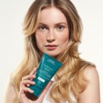 Hannah Dodd Instagram – So happy to be the new face of @avedauk Botanical Repair 💛 x

AD #aveda #botanicalrepair