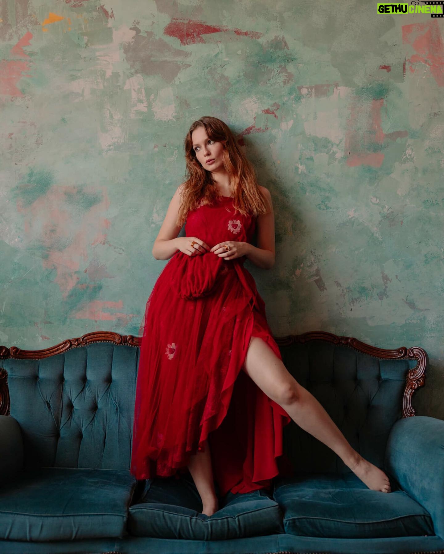 Hannah Dodd Instagram - @the_italian_reve cover story out now! Thank you to the team: Photos&Video by Johnny Carrano. Styling by Sofia Lazzari. Makeup by Kim Kiefer. Hair by Christopher Gatt. @oliviabellmanagement
