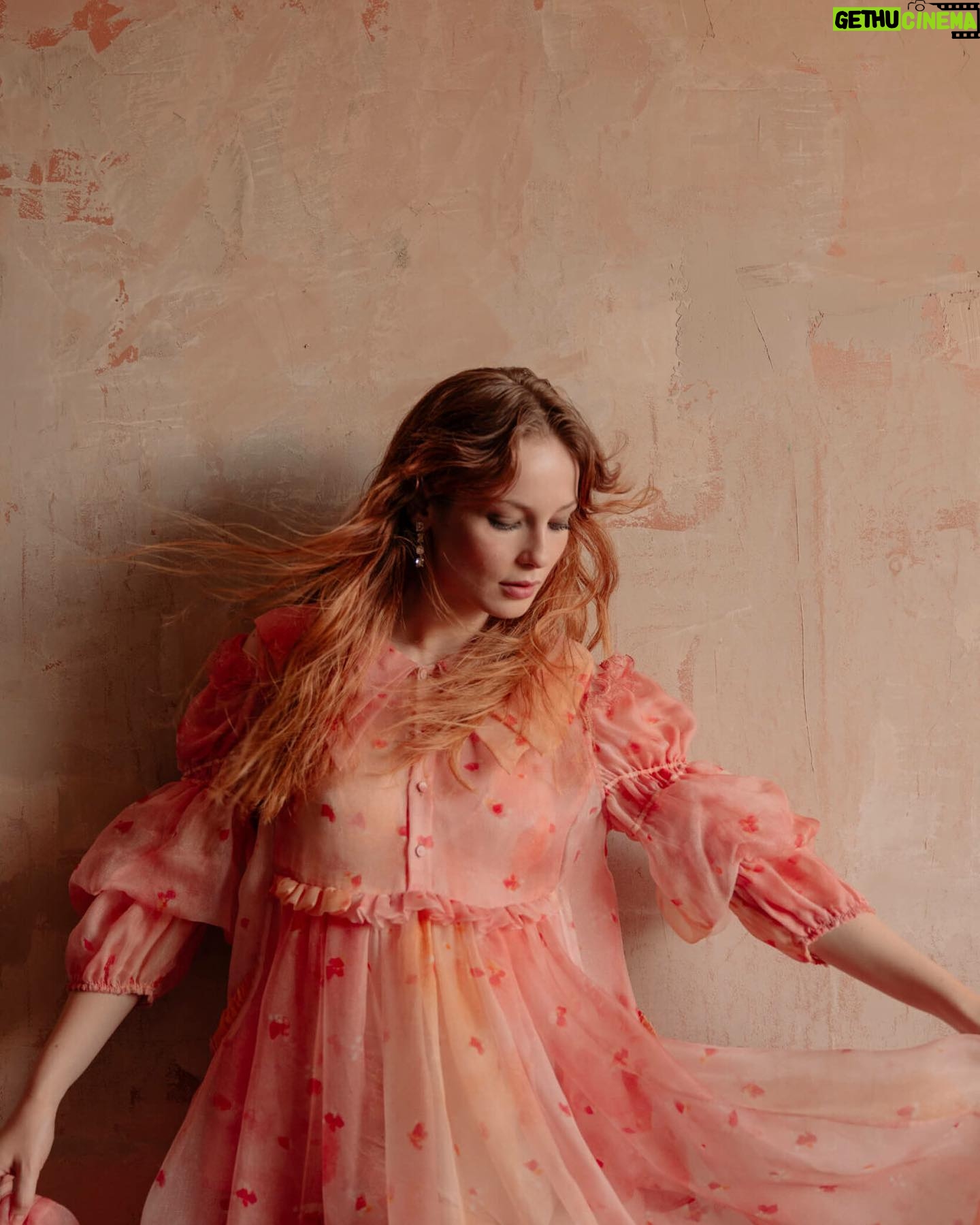 Hannah Dodd Instagram - @the_italian_reve cover story out now! Thank you to the team: Photos&Video by Johnny Carrano. Styling by Sofia Lazzari. Makeup by Kim Kiefer. Hair by Christopher Gatt. @oliviabellmanagement
