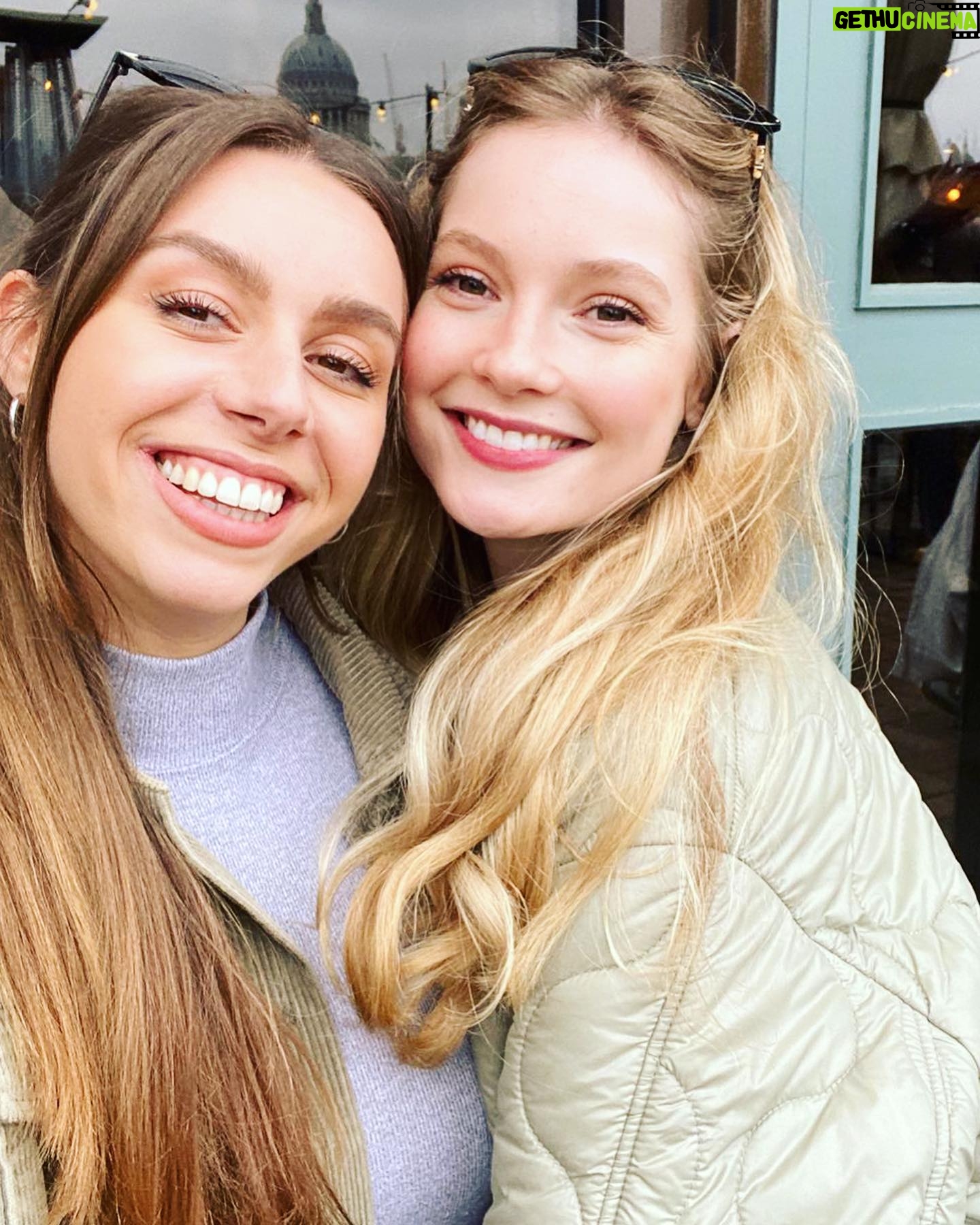 Hannah Dodd Instagram - Social battery: 0. Camera roll: 100. Love is the best 💛💫 x