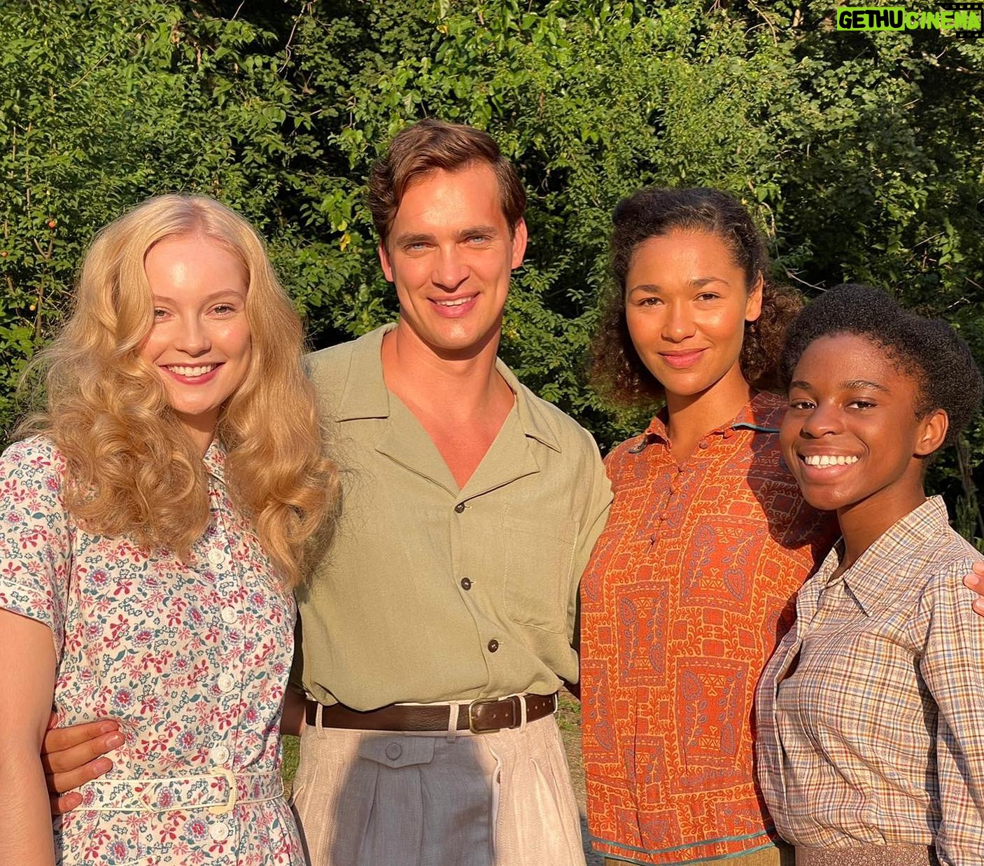 Hannah Dodd Instagram - Thank you for supporting our twisted little tale these past four weeks. Group therapy next week? 💛. So lucky to have gotten to work and learn from this group of humans x - Don’t swipe if you haven’t finished yet! #flowersintheattictheorigin
