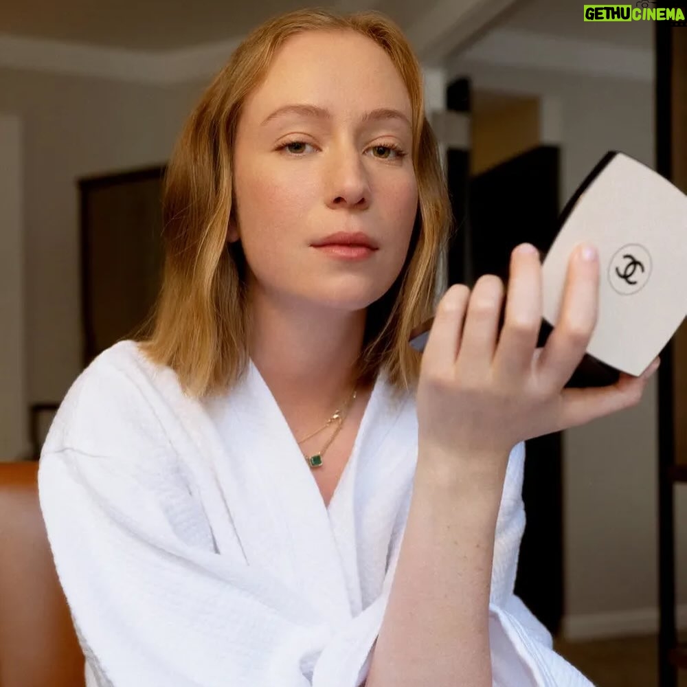 Hannah Einbinder Instagram - got ready with @voguemagazine for the @chanelofficial @tribeca artists din 🤍 @brcarr @mollygreenwald @jerrodrobertshair @sweetbabyjamie