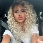Hannah Elizabeth Instagram - Corkscrew kisses 💋