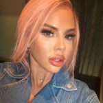Hannah Elizabeth Instagram - With my gorj girlie 💖 @evegale . Fab night with my islanderz 🌴😝🥳 . . . . . #loveisland #pinkhair #glam