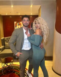 Hannah Elizabeth Instagram - Bestie Behaviour 💕 @anton_danyluk . @prettylittlething party LN 🍰 . . . @courthousehotellondon