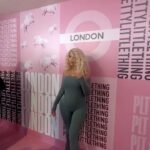 Hannah Elizabeth Instagram - Bestie Behaviour 💕 @anton_danyluk . @prettylittlething party LN 🍰 . . . @courthousehotellondon