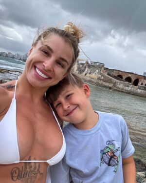 Hannah Goldy Instagram - Life with my best friend 🤍