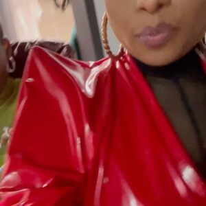 Hannaha Hall Instagram - “Ya’ll share that” 

@shothechi @showtime #chiFam