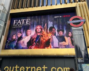 Hannah van der Westhuysen Instagram - Proud dad alert!

S2 is out now @fatenetflix @netflix 🧚‍♂️