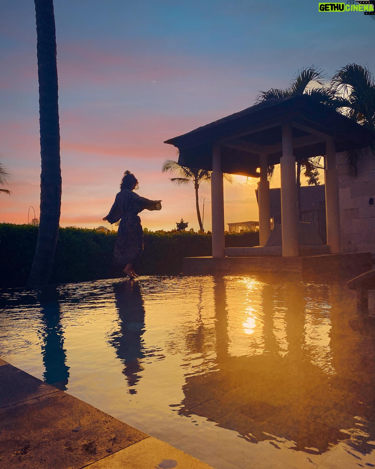 Hannah van der Westhuysen Instagram - 🌚🌝 @theseminyakbeachresort