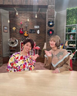 Harami-chan Instagram - ハラミNHK初司会😭😭😭🎤✨

5月19日(日) 22:50〜放送📡⚡️
NHK BSプレミアム4K
｢#歌えるJPOP 黄金のベストアルバム30M ｣

廣瀬智美アナと司会やらさせていただいてます！
ゲストはシティポップの女王EPO さん✨😆

お米さん🍚！！！！
ハラミの初司会見届けてやぁ☺️🫶照

👗
@maisonfuruta 
@momo__jewellery
@thalatta___