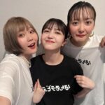 Harami-chan Instagram – 🍞　🥦　🍖

いやーー！！たのしかった！
長の魅力大爆発！最高！

久保ちゃんも新しいお友達になりました🙌
3人でMela!幸せでした…

長とのコラボライブも普段まったく音楽話をしないので え、うちらってミュージシャンだったんか…となった👧🏻笑

2年間ラジオお疲れ様💕

#長LIVE2024
#長屋晴子ANNX

@kubo.shiori.official 
@haruyama_555

コジローさんのギターも素晴らしかったです…🎸
