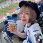 Harami-chan Instagram - モンテディオ山形さんの応援へ行ってまいりましたー！！⚽️🍒✨✨ 試合結果は残念だったけどサポーターの方々の熱量になんだかうるっときました…🥺🔥 選手入場のOver the rainbowも生演奏できて すごく嬉しかったーー🌈 また山形に行きたい!! (ベタチョコ大好き😛🙌) p.s なんとピアノにサインもさせていただきました...🙇‍♀️ #モンテディオ山形 #山形 #山形県 #yamagata