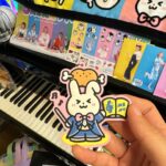 Harami-chan Instagram - #ハラミちゃん5周年ツアー ついにグッズ発表だぬーー！😳🏅🌈✨ 5周年なので5色展開が多くめっちゃカラフルで元気出る🫶 今回もお米さんに愛こめてハラミがイラスト描き下ろしたにょん🎨 みんなどれ狙う❓ (ハラミはお煎餅😂笑) 📍EC販売 5/16(木)20:00〜 mumoショップにて 📍会場販売 5/17(金)サントリーホール15:00〜 ※シンフォニーホール以降の公演13:30〜