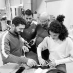 Hare Sürel Instagram - Canım arkadaşlarım teşekkür ederim, çok güzel bir yolculuktu, ömrüm böyle geçsin istiyorum. 🤍🪽 Sevgili annecim,canım ailem:) Varlığınız ve desteğiniz için sonsuz teşekkür ederim. Sizi çok seviyorum 💙 Ve sevgili Hakan,Ozan,Sıtkı… Kutuları sizsiz yapmam imkansızdı:) Teşekkür ederim, elleriniz dert görmesin 🫸🏽🖤🫷🏽