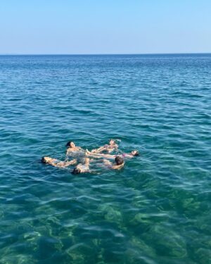 Hare Sürel Instagram - Grateful for 23 years of friendship🩵
We are flowers, stars, crabs, dogs, socks, stones, sharks and much more together🪽
