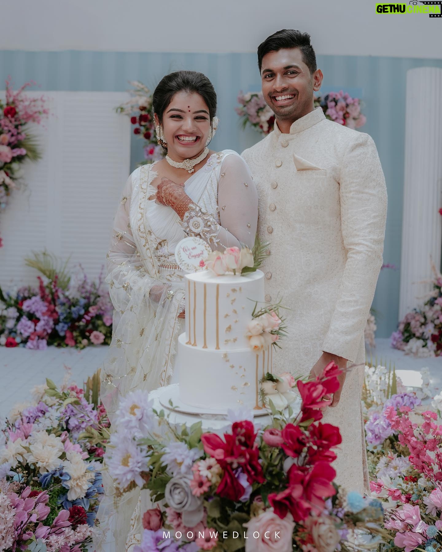 Haritha Nair - 14.2K Likes - Good days are here🥹💞
Decor- @red_dot_events
Photography- @moonwedlock
Mua- @rechusajeemakeupartist
Cake- @pastel_bakes_