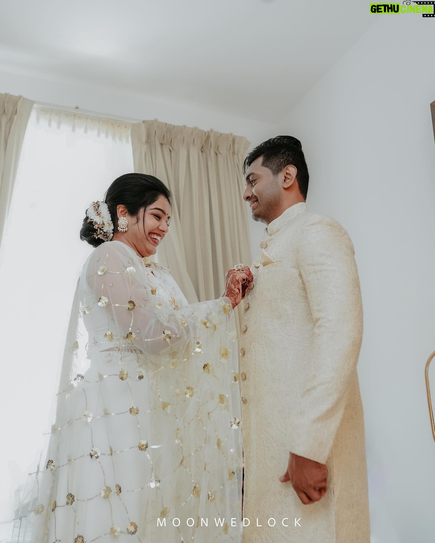 Haritha Nair - 14.2K Likes - Good days are here🥹💞
Decor- @red_dot_events
Photography- @moonwedlock
Mua- @rechusajeemakeupartist
Cake- @pastel_bakes_