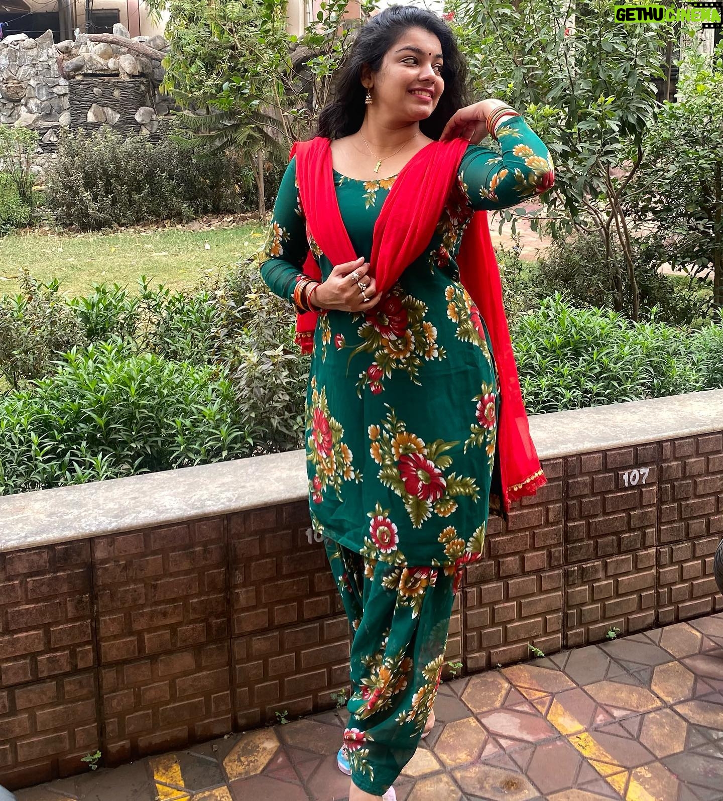 Haritha Nair - 3.9K Likes - One where I turned 28💫 (1/3)
Mandatory birthday morning temple visit🙏🥰