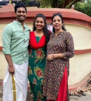 Haritha Nair Instagram - One where I turned 28💫 (1/3)

Mandatory birthday morning temple visit🙏🥰