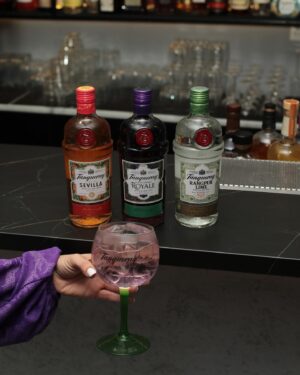 Haritini Iliadou Instagram - Raising a glass to moments that sparkle. Cheers to unforgettable nights with @tanqueraygin Blackcurrant Royale …and let’s live magnificently! 🥂✨ 

(Special thanks to @theorybar.cy)

*This content is not intended for those under the age of majority or are in countries that restrict alcohol-related content. Please drink responsibly!

#Tanqueray #LetsLiveMagnificently #Gin #blackcurrant #royale #theorybar ad