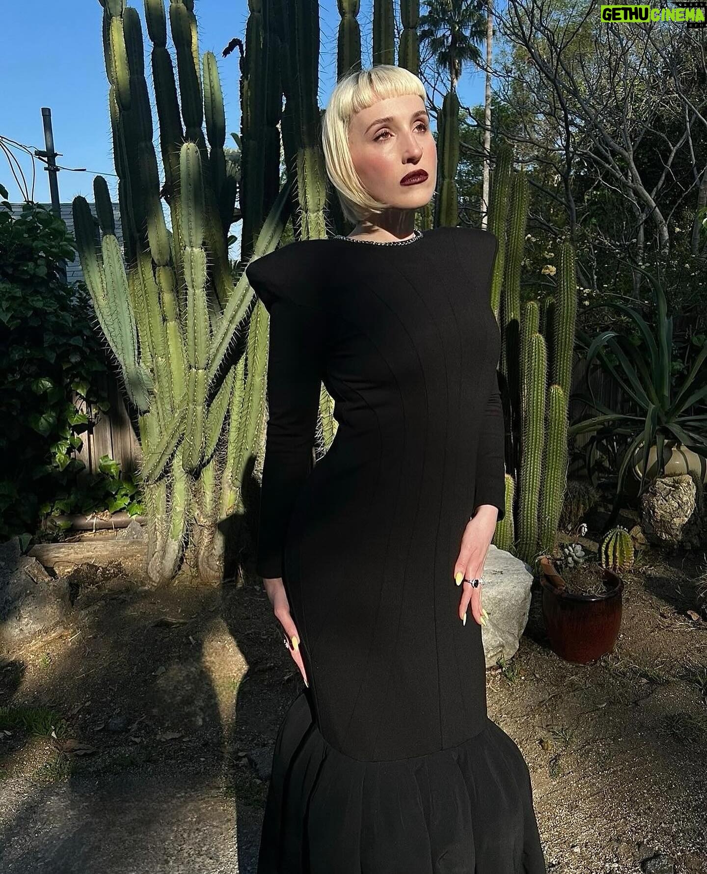 Harley Quinn Smith Instagram - 🖤✨🦇 got to celebrate the 25th anniversary of the force that is @mercyforanimals . I’m endlessly grateful for everyone at MFA who works tirelessly to make the world a safer and more compassionate place for all living beings, especially farmed animals. Being a part of this kind community is one of the greatest joys of my life ❤️ 2nd 3rd pic by @chelsealaurenla 😻