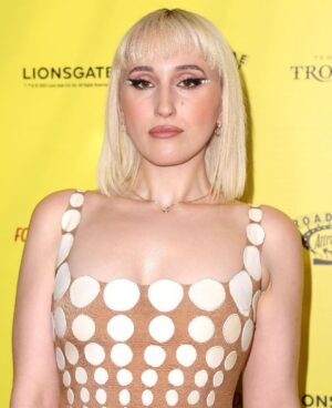 Harley Quinn Smith Instagram - celebrated my angel pooh bear @austinzajur and his new movie Fool’s Paradise last night!!! 💛💛💛🍯

The last 2 photos were taken by my love @chelsealaurenla 😻