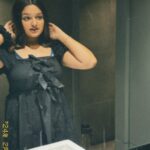 Harshita Ojha Instagram - 🖤🥀💋💌♥️ #redrum #mirrorselfie #blackdress #harshitaojha