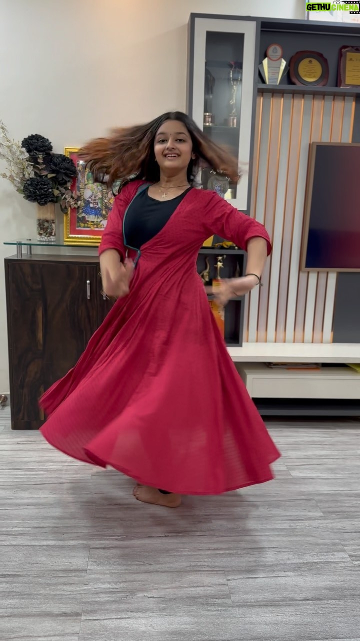 Harshita Ojha Instagram - Not a professional dancer but I absolutely loved trying classical dancing ❤️ Amazing choreography by @nicoleconcessao @teamnaach #saiyan #classicaldance #kailashkher #harshitaojha