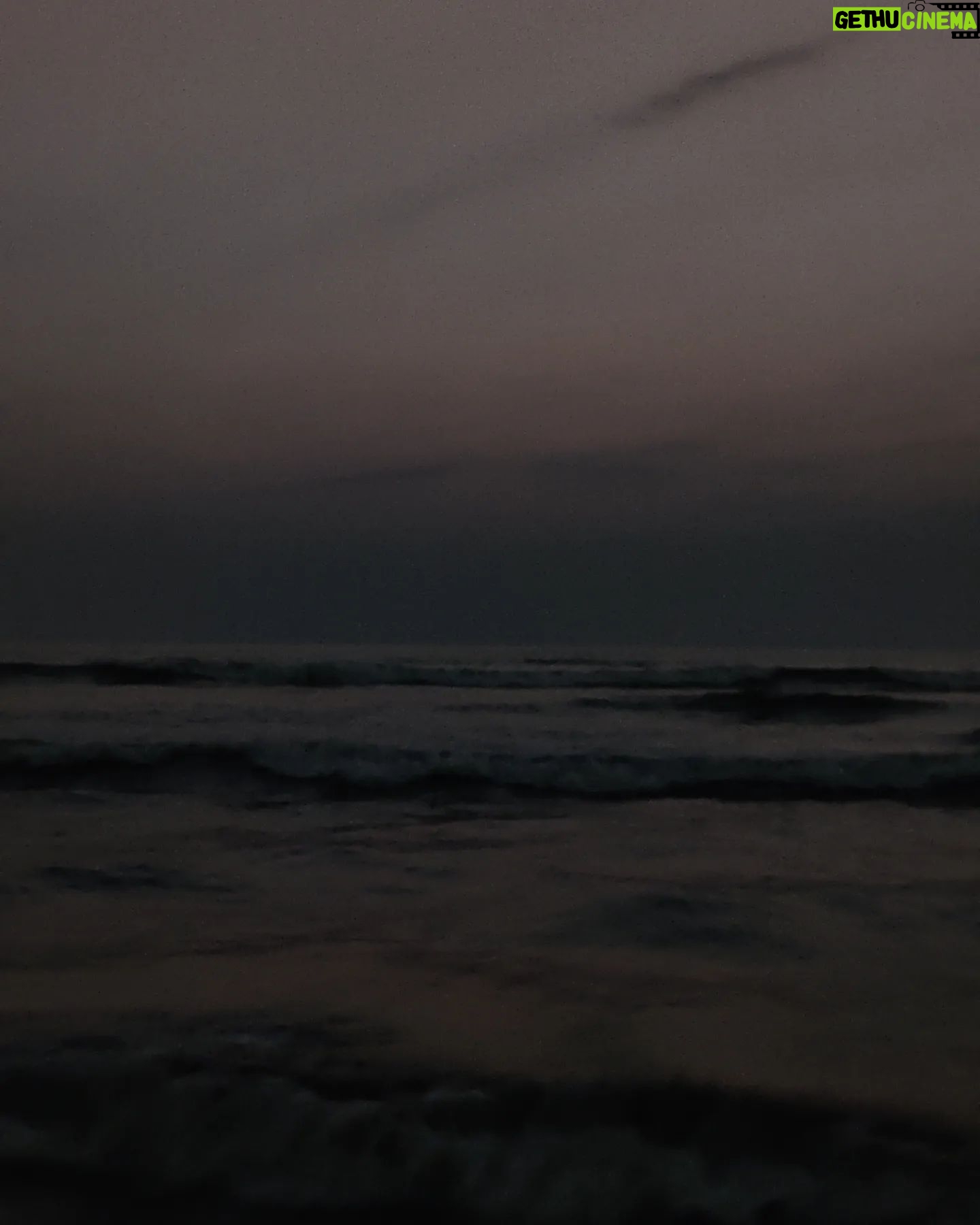 Harshita Ojha Instagram - Swipe to see the beautiful beach 💙 #beach #instagram #harshitaojha #instagood