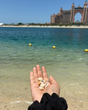 Harshita Ojha Instagram - Mentally,i am still here ✨
#dubai #abudhabi #atlantis #harshitaojha