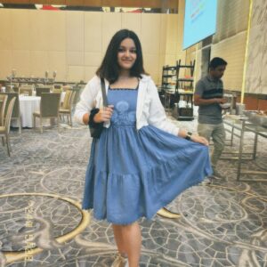 Harshita Ojha Instagram - Abu dhabi day 3 and the last day was the best one,someone take me back to sea world 🧿❤️
#abudhabi #travel #dubai #seaworld #harshitaojha