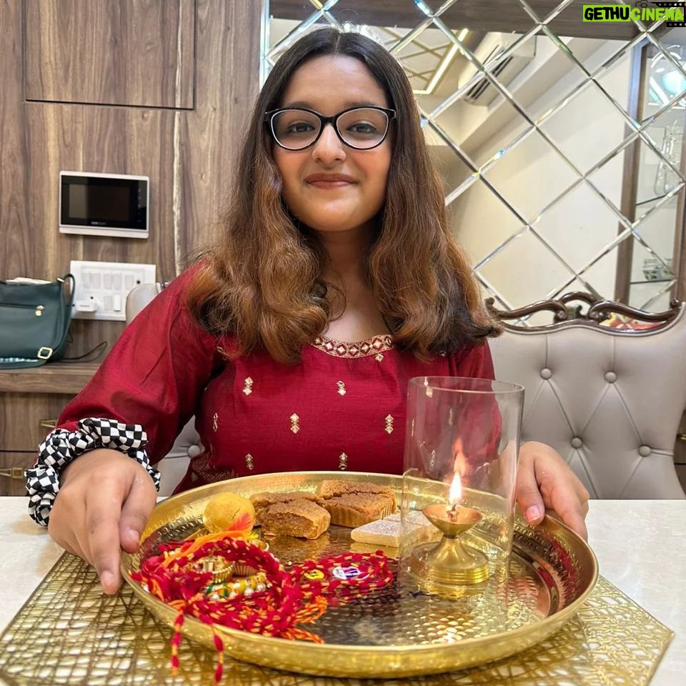 Harshita Ojha Instagram - Happy rakshabandhan 🫶🧿 #rakshabandhan #bhaibehen #veera #harshitaojha