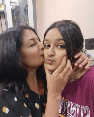 Harshita Ojha Instagram - Happy birthday mumma,my pretty womannn i love you 🧿❤️ 
@reemaojha10