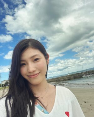 Haruka Tateishi Instagram - 今日は早起き☀️
まだまだ旅行投稿続きます🙈

正解の方がいらっしゃいました！
今回は和歌山の白浜にお邪魔してました(^^)🌺

10年ぶりくらいだったけど、本当に本当に大好きな街になりました🐬

今度は和歌山の那智大社に行ってみたいです☺️

私は一足先にお邪魔したので大丈夫でしたが関西地域台風が近づいてますので、くれぐれも安全にお過ごしください🙇‍♀️

#白浜 #travel #japan