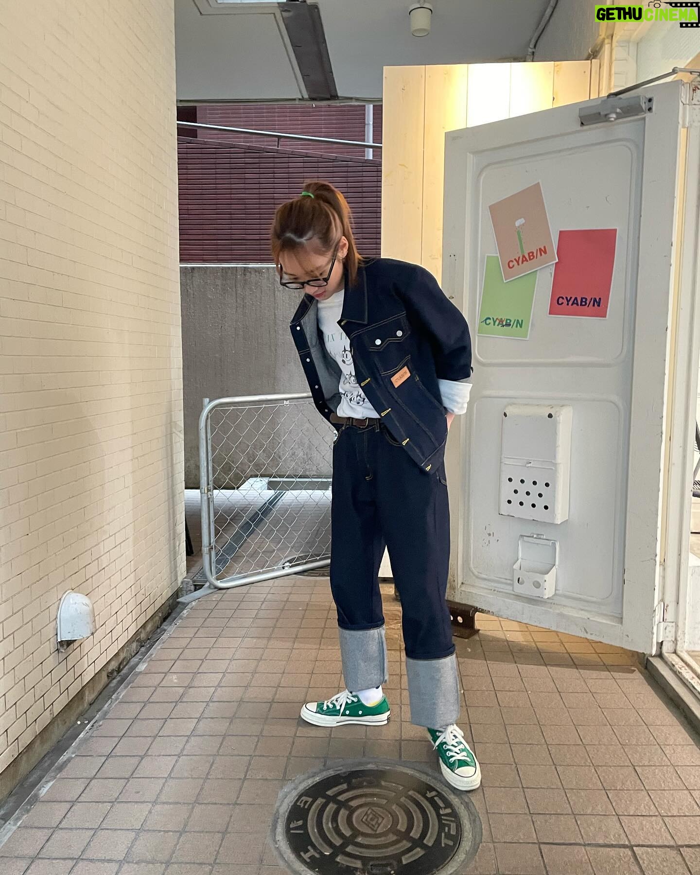 Haruka Kudo Instagram - . アパレルプロジェクト「CYAB/N」 2日間のPOPUPが無事終了致しました🛒 ご来場頂きました皆様、有難うございました! 完売が相次ぎ、ご希望に添えない事も多々あり、 ご不便をおかけしましたが、嬉しい悲鳴でした。 学びと反省の2日間、分かっていたはずの"モノを作り、届ける"という難しさを痛感しました。 ですが、いつもより至近距離で皆様とお会いできた事もあり、喜びの感想を多く頂けた事が本当に嬉しかったです🌷 また必ず会えますように。アイテムが切符となってくれる事を願います。 #cyabn #cyabnproject