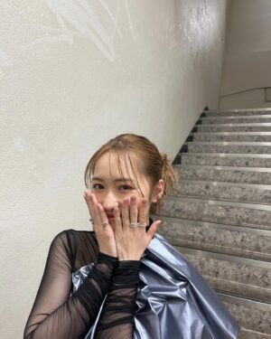Haruka Kudo Instagram - .
映画「仮面ライダーギーツ 4人のエースと黒狐」
沢山取材して頂いてます🦊🕹️お楽しみに〜！

tops/skirt:@yae_tokyo_
earcuff/rings:@joueteofficial
shoes:@charleskeith_jp