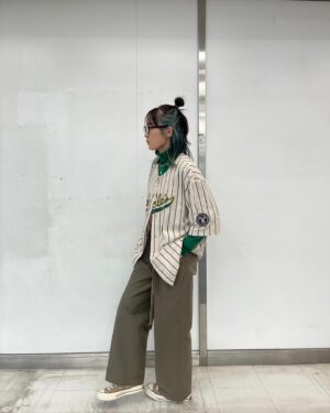 Haruka Kudo Instagram - .
カレンダーイベント、ありがとうございました〜🌐

tops:@aoyama_ladies  sizeM
bottom:@aoyama_ladies  sizeL
glasses:@resee.official 
#遥服#半目