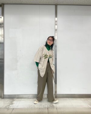 Haruka Kudo Instagram - .
カレンダーイベント、ありがとうございました〜🌐

tops:@aoyama_ladies  sizeM
bottom:@aoyama_ladies  sizeL
glasses:@resee.official 
#遥服#半目