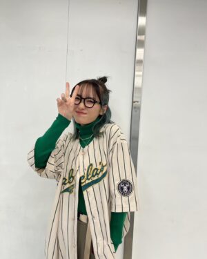 Haruka Kudo Instagram - .
カレンダーイベント、ありがとうございました〜🌐

tops:@aoyama_ladies  sizeM
bottom:@aoyama_ladies  sizeL
glasses:@resee.official 
#遥服#半目