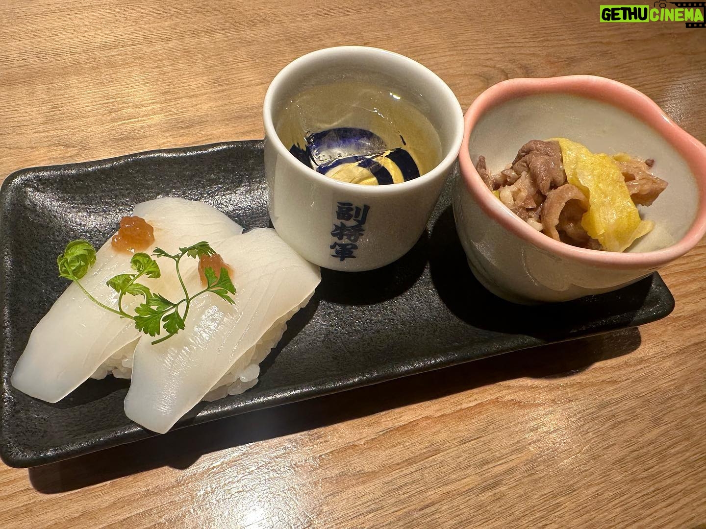 Haruka Momokawa Instagram - 炉端とおでん きょうすけ新橋店に行ってきました👏 おでんが関西おでんと鴨出汁のおでんがあるの!!! 寒い時期はおでんたまらないよね…🥹❤️美味しすぎ☺️ お通しのお寿司と梅酒とお肉もすごく美味しくて感動🥺 お通し美味しいお店たまらない!!!! 後おでん以外のおすすめは 3枚目の炙り白子ポン酢😚❤️ 寒い時期が続くと思うのでみんなも 美味しいおでん食べてあったまってね☺️☺️☺️ #PR #炉端とおでん きょうすけ新橋店 #新橋グルメ #新橋居酒屋 #東京グルメ #新橋ディナー #新橋 #おでん