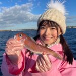 Haruka Momokawa Instagram - 昨日は、サンスポのロケでアマダイ釣りにえいあん丸さんに行ってきました〜🎣❤️ 2024年の釣り初めでした！！！！！！ ちょっと小さめだったけど初アマダイGet✊ 新年早々にめで鯛できてよかったです😚😚😚 1月11日の記事お楽しみに❤️カラーだって❤️ #サンスポ #釣り #釣りガール #三崎港 #えいあん丸 #アマダイ #甘鯛 #japanesegirl #fish