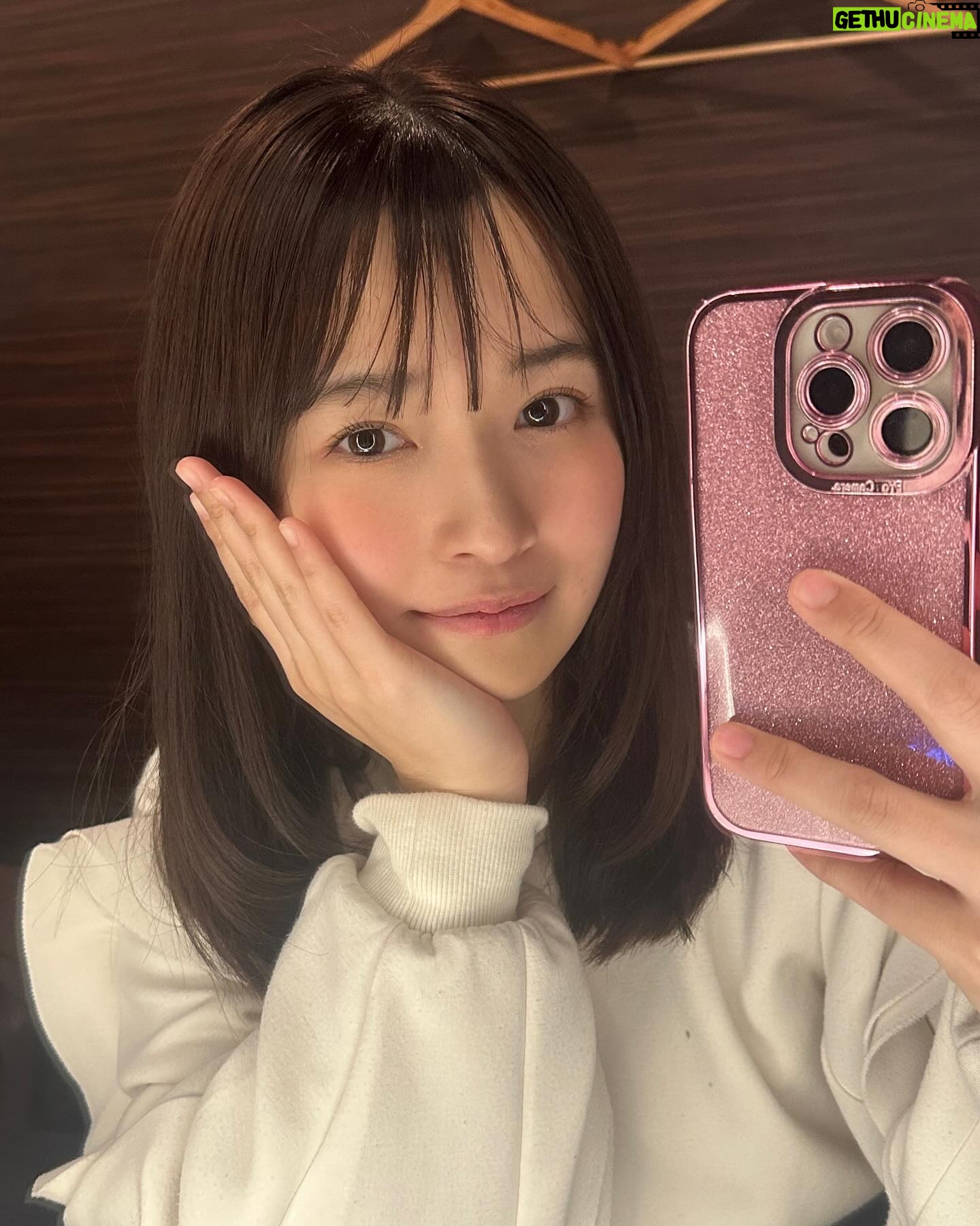 Haruka Momokawa Instagram - 小顔矯正コルギ専門店翠SUI SPAに行ってきました! 観てもらったら首周りの凝りがすごかったり眼精疲労がすごい溜まってて全体的に左右差も酷くてびっくり🥹全部を整えてもらって首も長くなったし顔も綺麗に左右対称になりました!!! 店内も落ち着いた雰囲気ですごいリラックスできるの❤️ 撮影に向けて可愛くしてもらいました😚 PR @sui_spa #小顔矯正 #コルギ #ヘッドスパ #花嫁美容 #プレ花嫁 #ブライダルエステ #スイスパ #表参道エステ
