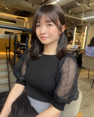 Haruka Momokawa Instagram - 髪の毛が少しお姉さんになりました🫢

ミクさん @ways_3939 にカットしてもらえて嬉しい☺️

可愛くなりました☺️❤️

@takahiro_numa さんにも久々に会えて嬉しかったです👏

 #ways #表参道 #美容室 #くびれヘア #くびれ巻き #ヘアアレンジ #ヘアサロン #japanesegirl #idol