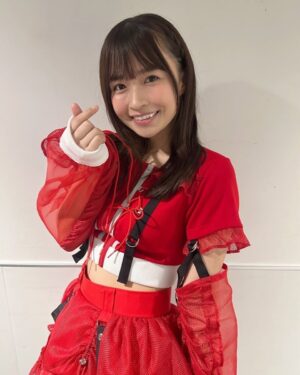 Haruka Momokawa Instagram - 新衣装めっちゃ赤で可愛くない❤️❤️❤️❤️❤️❤️❤️？

 #Bety #アイドル #idol #japanesegirl